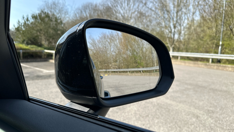 Volvo Xc40 2.0 B4P R DESIGN Pro 5dr Auto Petrol Estate